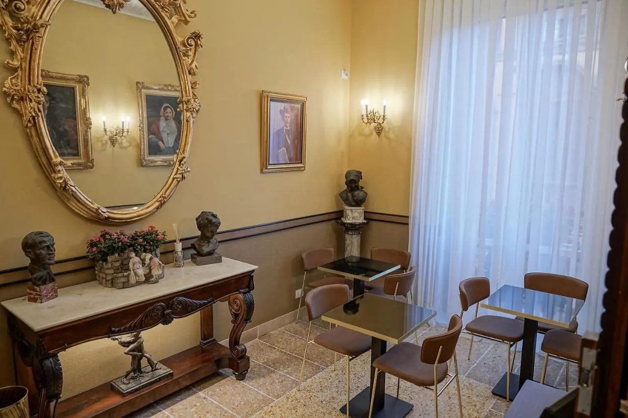 Dimora Donna Elena By Ranieri Bed & Breakfast Naples Italy
