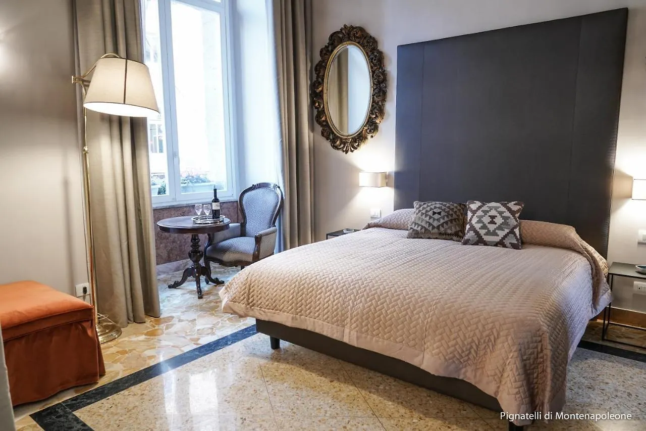 Dimora Donna Elena By Ranieri Bed & Breakfast Naples